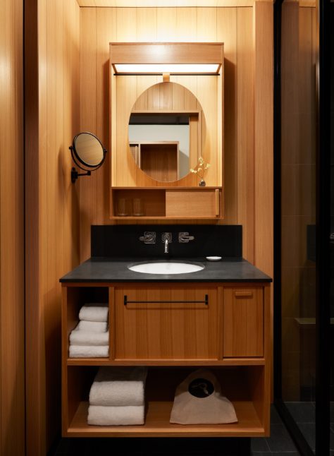 Deluxe King Bathroom